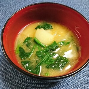 じゃがいもとほうれん草のお味噌汁